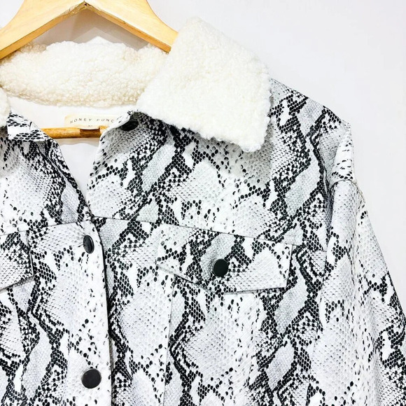 HONEY PUNCH Snake pattern faux leather coat with sheepskin collar - Picture 6 of 9